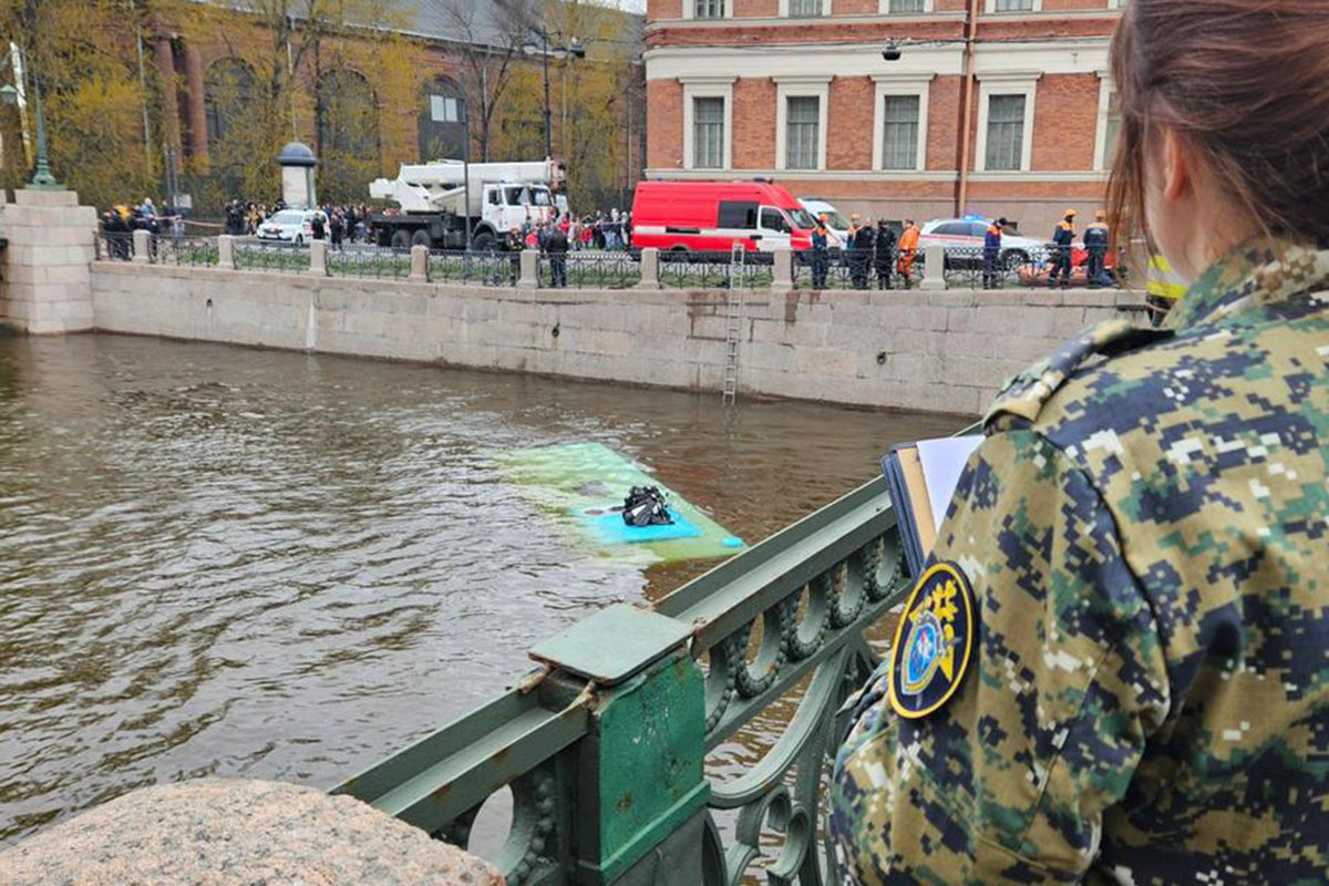 Скончалась уроженка Тверской области, пострадавшая после падения автобуса с моста в реку