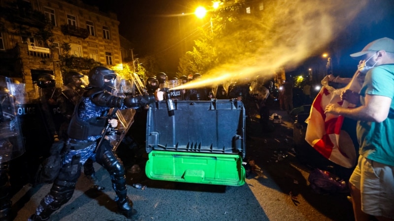 В Тбилиси на акции против закона об иноагентах задержали 63 человека